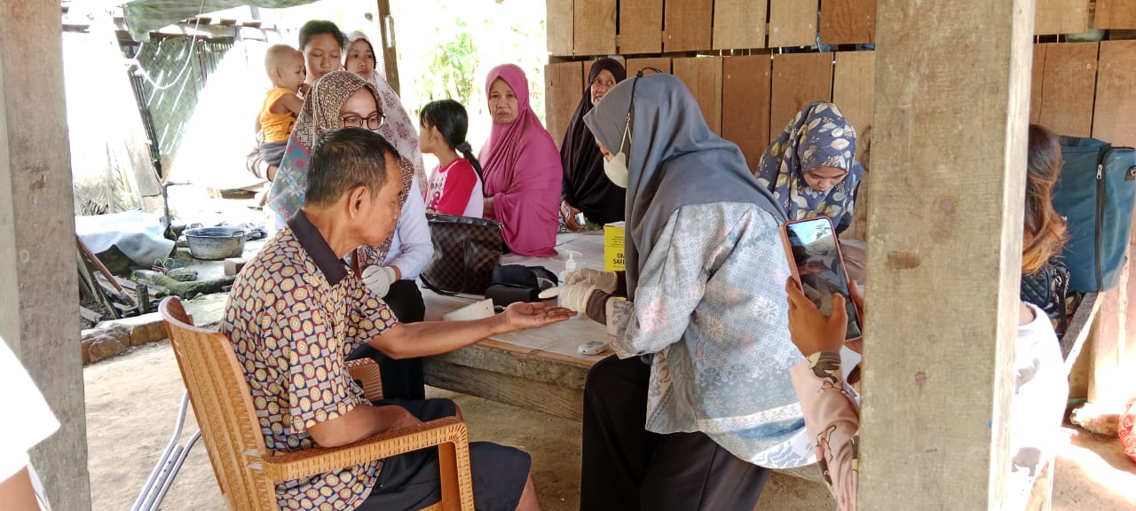 Kunjungan Posbindu ke Rumah Warga oleh Puskesmas Sabbangparu dan Kader Desa Wage